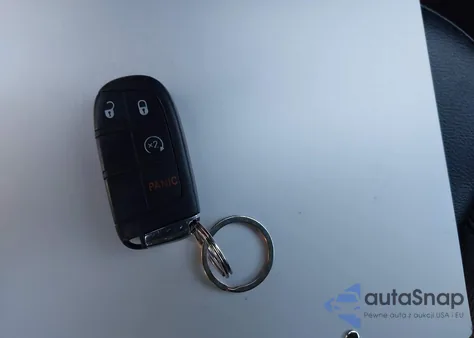 2021 Jeep Compass Altitude 4X4 z USA, uszkodzony, nr VIN 3C4NJDBB5MT584591